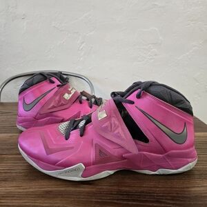 Nike Zoom Soldier VII Think Pink LeBron James Shoes Kay Yow Size 14 599264-600